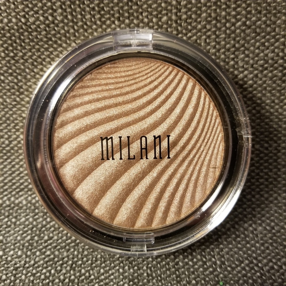 🌟5/$25🌟 Milani Strobelight Powder Highlighter
